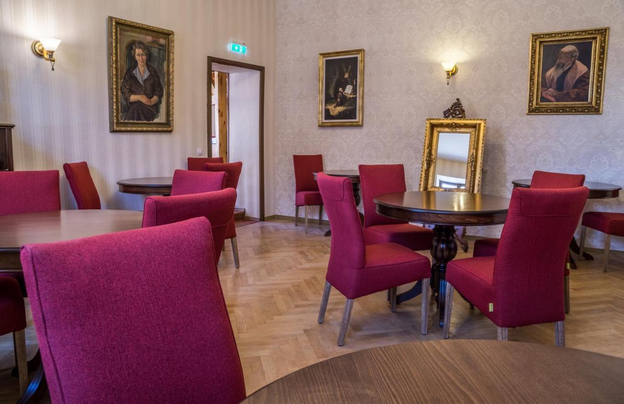 Noblesse Boutique Resort Sibiu Extérieur photo The interior of the university library