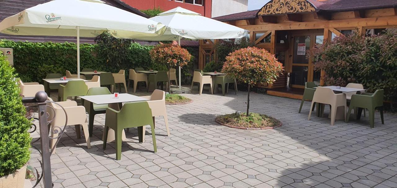 Noblesse Boutique Resort Sibiu Extérieur photo The restaurant in the village