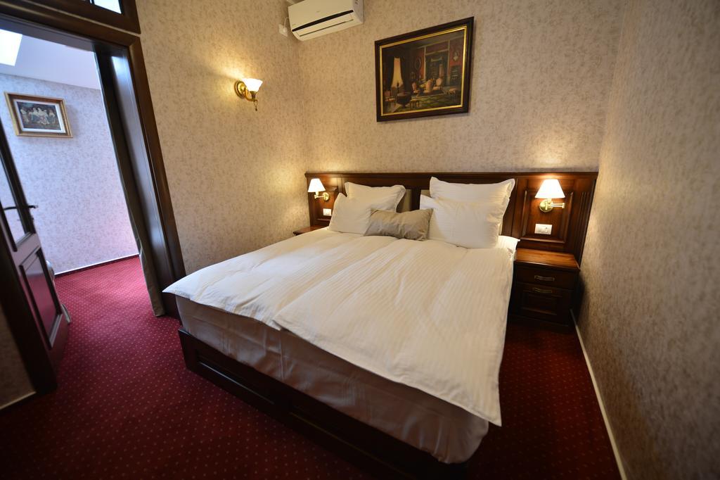 Noblesse Boutique Resort Sibiu Extérieur photo A room at the hotel