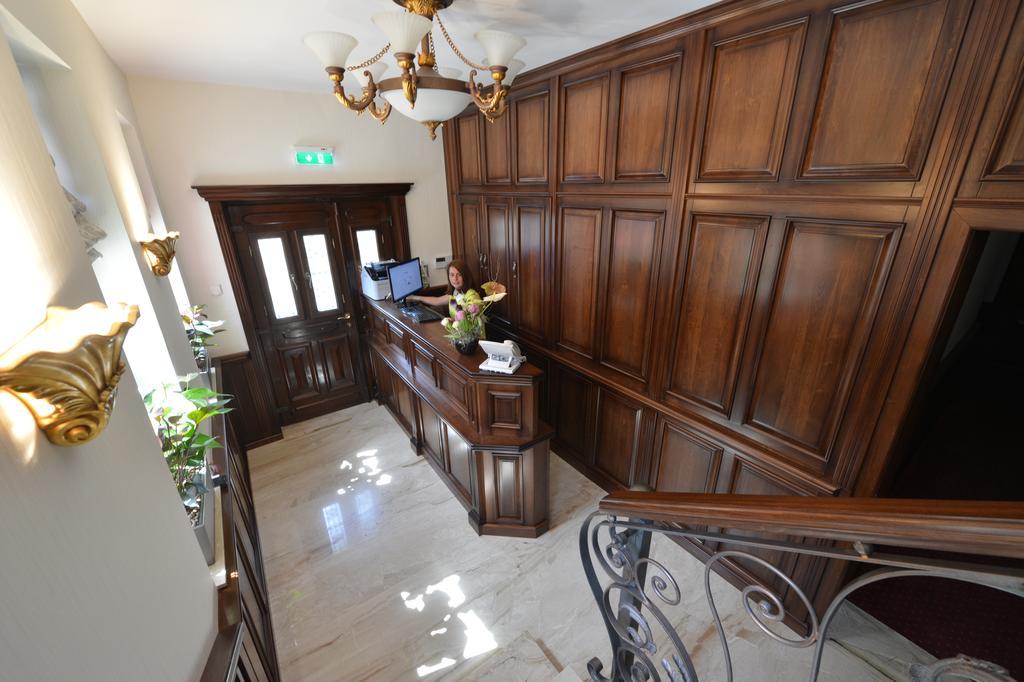 Noblesse Boutique Resort Sibiu Extérieur photo Reception