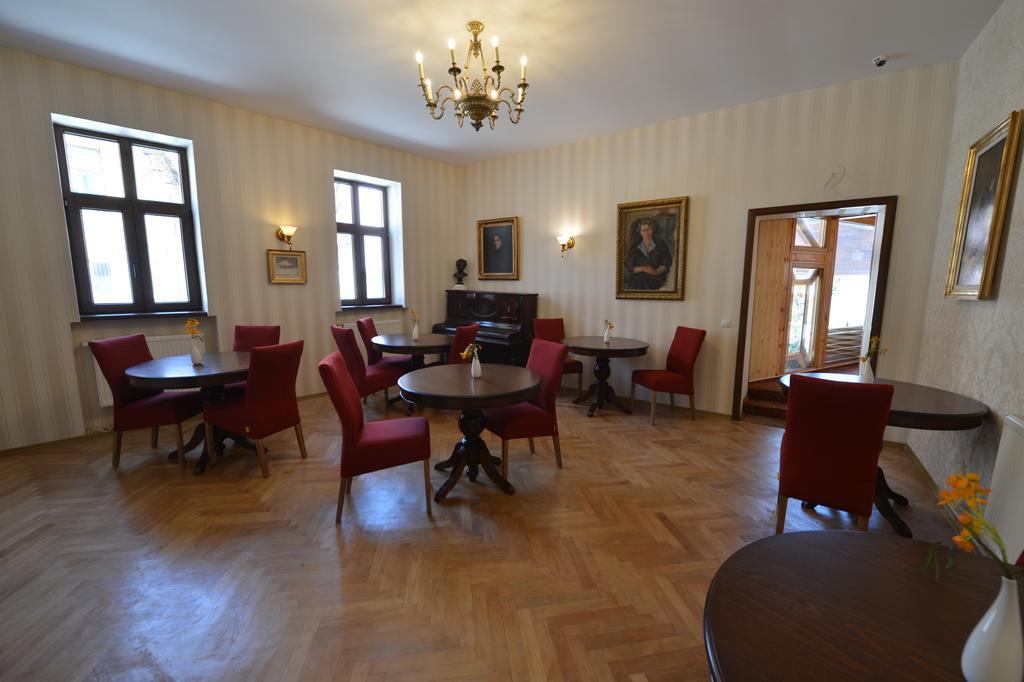 Noblesse Boutique Resort Sibiu Extérieur photo The interior of the museum